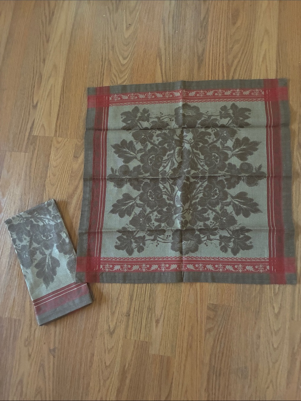 Set of 2 Williams Sonoma jacquard napkins linen blend floral red border NWOT